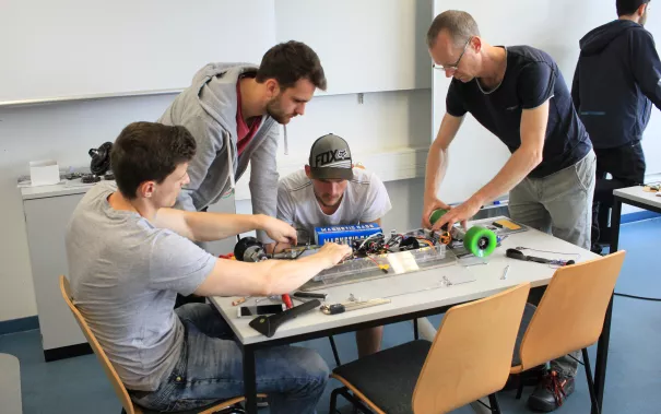tag-d-off-projekt-2016_b101_electric-longboard_02.jpg (DE)