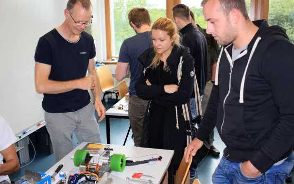 tag-d-off-projekt-2016_b101_electric-longboard_05.jpg (DE)