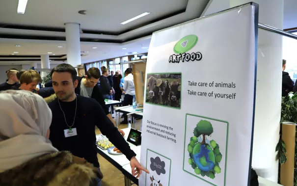 trade_fair_be_for_bis_spz_mensa_20191205_foto_juri_kuestenmacher_073.jpg (DE)