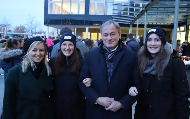 weihnachtscampus_sta_2019-12-10_foto_juri_kuestenmacher_105.jpg (DE)
