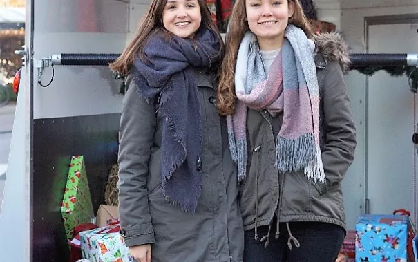 wunschbaum_auslieferung_geschenke_sta_20161219_foto_e._hummel_01.jpg (DE)