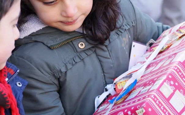 wunschbaum_auslieferung_geschenke_sta_20161219_foto_e._hummel_10.jpg (DE)