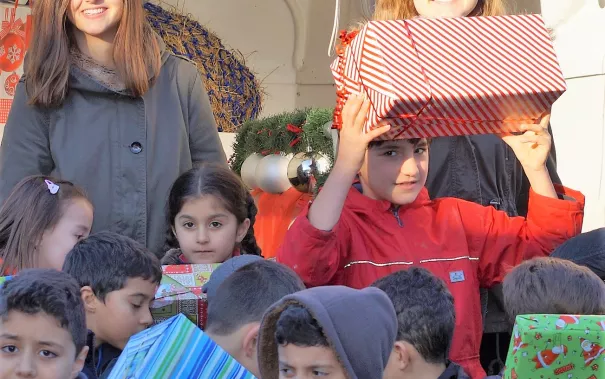 wunschbaum_auslieferung_geschenke_sta_20161219_foto_e._hummel_12.jpg (DE)