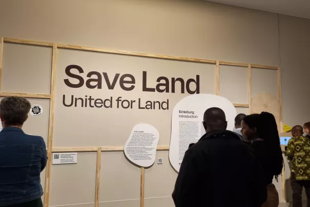 IZNE und UESD in der Save Land Ausstellung, Bundeskunsthalle Bonn, Start der Ausstellung