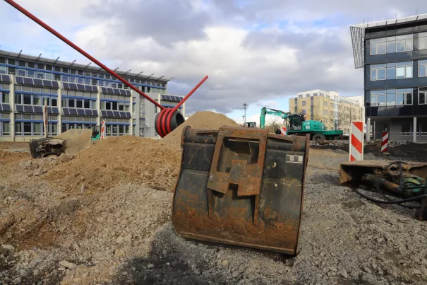 2024-02-23 Umgestaltung Campus Sankt Augustin Beginn Aufreißen Pflasterung_Foto Martin Schulz.jpg