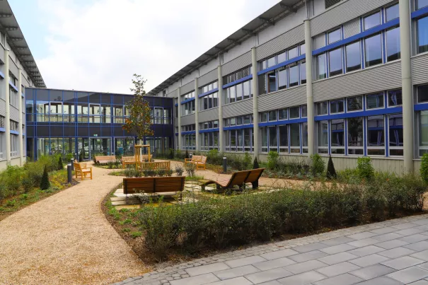 Barockgarten im Fruehling StA 20250425 Foto Juri Kuestenmacher 02.JPG