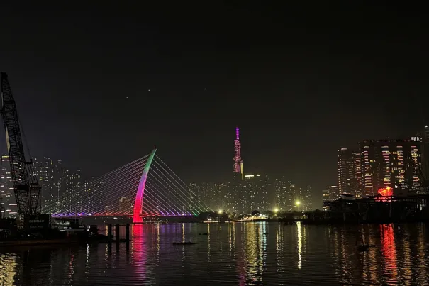 Ho-Chi-Minh-Stadt bei Nacht