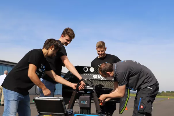 brs_motorsport_dreh_in_der_flugplatz_20210923_foto_juri_kuestenmacher_000002.jpg (DE)
