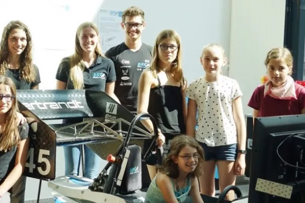 get_together_sommerferien_maedchen_technik_201808_foto_p._zacharias_30_teasercut20.jpg (DE)