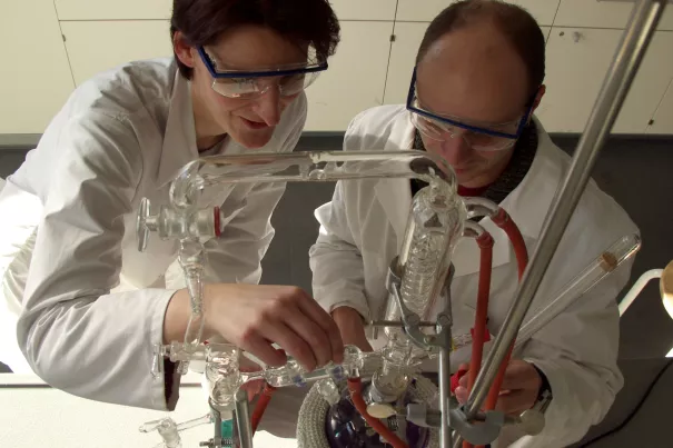 fb05_chemie_studierende.jpg (DE)