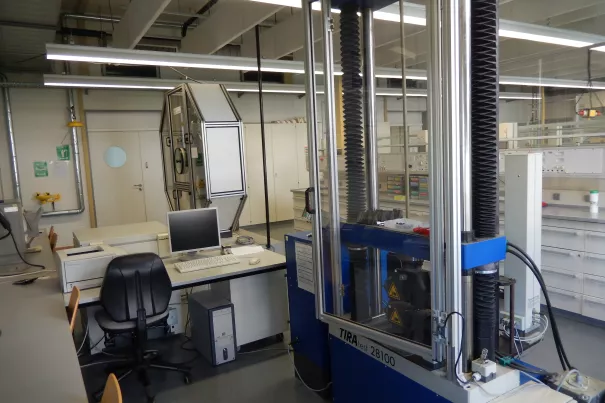 fb05_matwis_zugpruefung_kerbschlagbiegewerk.jpg (DE)