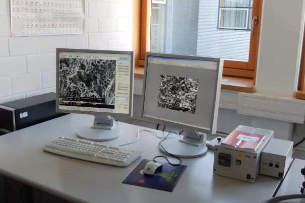 fb05_matwis_rasterelektronenmikroskop.jpg (DE)