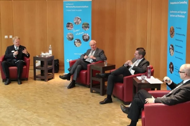 controlling-tagung2017_diskussionsrunde_foto_h-brs.jpg (DE)