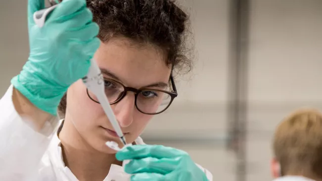 anna praktikum biologie volk Rhb Halle K 20220519 foto eric lichtenscheidt 27 fs22.jpg