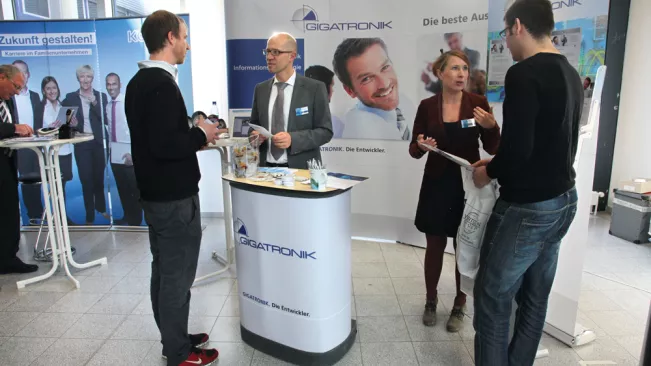 FB01-praxisbezug_2.jpg (DE)