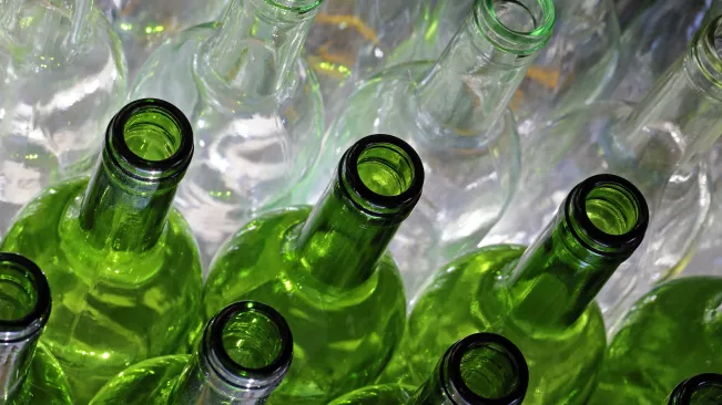 glasflaschen_colourbox26919846.jpg (DE)