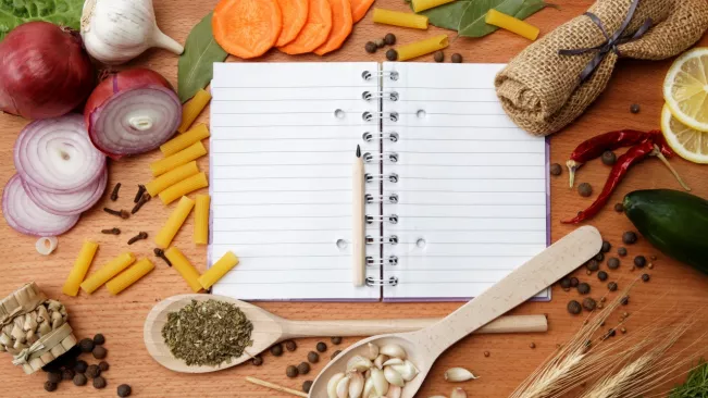 Küchentisch Kochbuch Zutaten colourbox 4471778.jpg (DE)