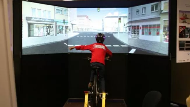 20150906_fbinf_research_ivc_fivis_verkehrstraining2_02.jpg (DE)