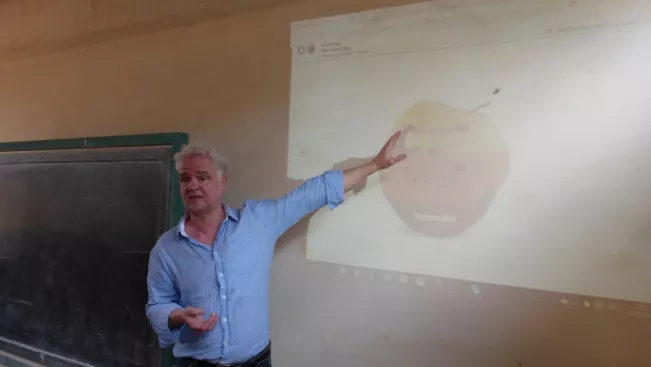 ISI Prof. Zacharias erste Seminarstunde Madagaskar (DE)