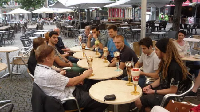 20150620_fbinf_Exkursion-TK_boehmer_eisdielep1070268.jpg (DE)