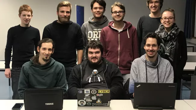 20190119_fbinf_redrocket_red_button.jpg (DE)