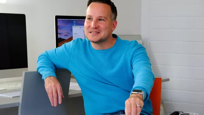 20190628_kamingespraech-richard-gutjahr-portrait_foto-sven-flessing (DE)