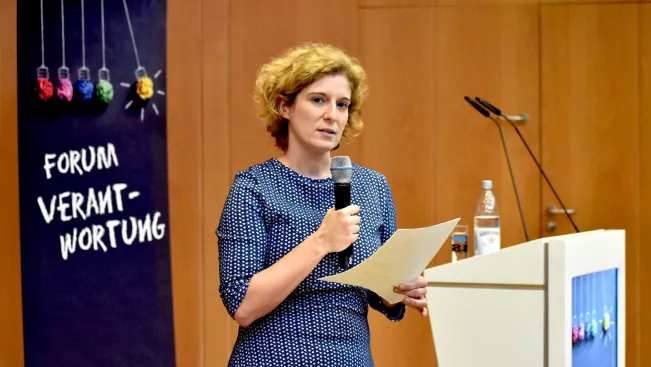 Talk im Forum-Verantwortung "Alle meine Daten": Dr. Katrin Dobersalske eröffnet die Veranstaltung. Foto: S. Flessing (DE)