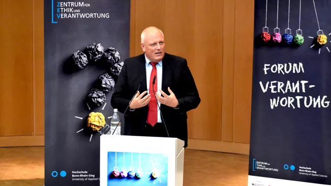 Talk im Forum-Verantwortung "Alle meine Daten":  Bundesbeauftrager für Datenschutz Ulrich Kelber. Foto: S. Flessing (DE)