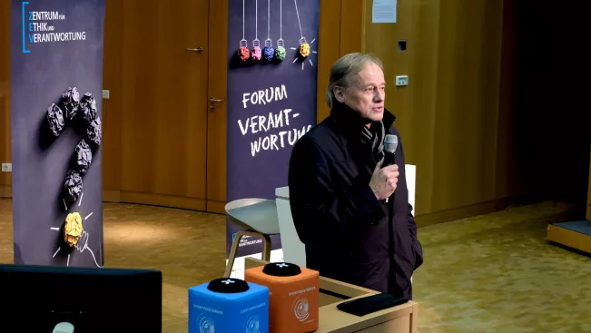 ZEV-Ringvorlesung "Wir müssen reden" 07.11.2019. Präsident begrüßt die Gäste (Bild 294). Foto: S. Flessing (DE)