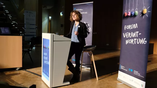 ZEV-Ringvorlesung "Wir müssen reden" 07.11.2019. Julia Krüger (Bild 378). Foto: S. Flessing (DE)