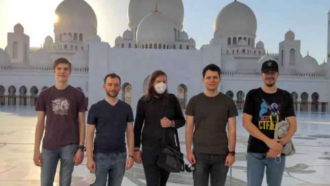 20211125_htb_abudhabi_redrocket_img_20211123_161435-g.jpg (DE)