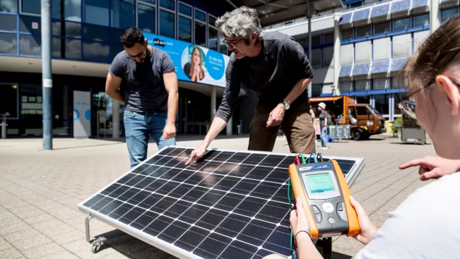 EMT Projektwoche Messung Photovoltaik 20220525 foto eric lichtenscheidt 03 fs22.jpg