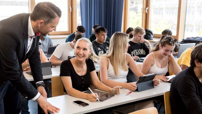 wiwi bwl vorlesung freitag sta 20220518 foto eric lichtenscheidt 07 fs22.jpg