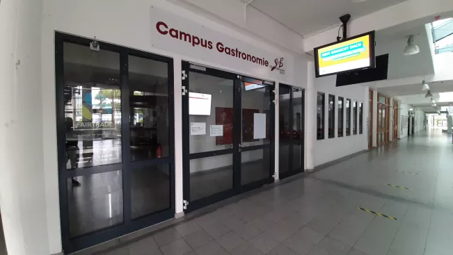 Blick auf die geschlossene Mensa am Standort Sankt Augustin. 