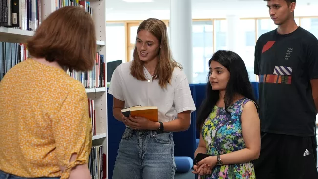 Bibliotheksführung Gruppe