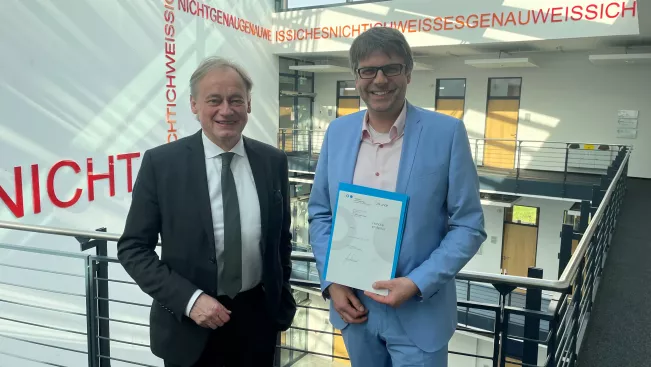 Hartmut Ihne Oliver Locker-Grütjen Honorarprofessor 27042023 Foto Daniela Greulich