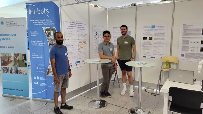 A2S Tag der Forschung 2023 stand with QTrobot and a few presenters