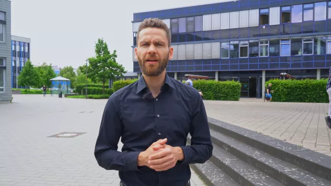 Thomas Deckers Posterbild Video Neuberufener