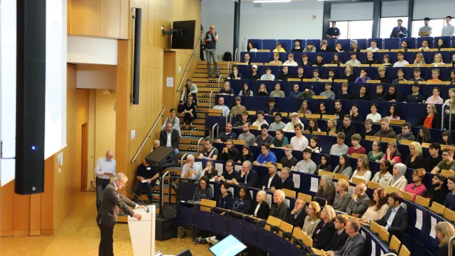 Welcome Erstsemester Audimax StA 20230925 Foto Juri Kuestenmacher 016