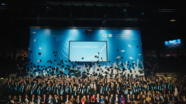 Absolventenfeier Telekom Dome Festakt 20231021 Foto Nathan Dreessen106.jpg