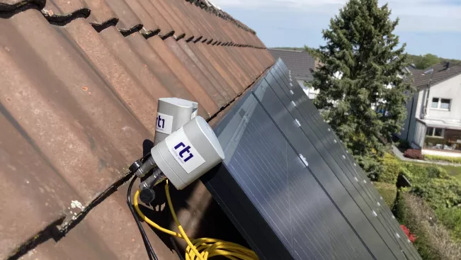 Projekt PV-Sp Photovoltaik Anlage auf dem Dach cropped
