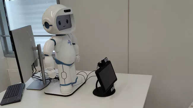 QTrobot MigrAVE experiment