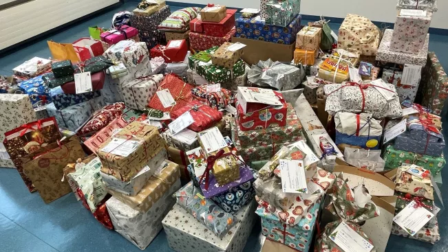 Geschenkeausgabe Wunschbaum Sankt Augustin und Rheinbach 2023