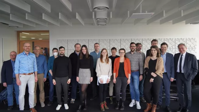 Hochschule gratuliert Promovierenden Gruppe 29022024 Foto Pascal Schroeder 16.JPG