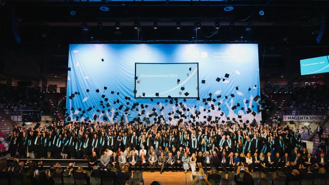 Absolventenfeier Telekom Dome Festakt 20241019 Foto Nathan Dreessen_294.jpg