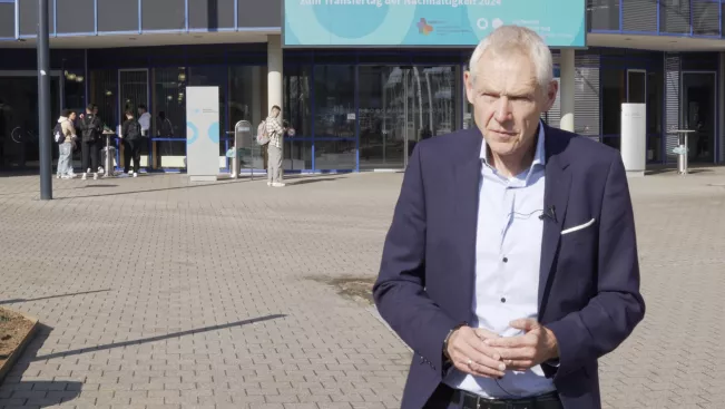 Interview mit Professor Manfred Fischedick beim Transfertag der Nachhaltigkeit 2024 an der H-BRS zur Rolle der Wissenschaft bei der sozial-ökologischen Transformation.