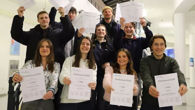 20250117 Filmfestival in der H-BRS Erst und Zweitplatzierte 79_Foto Martin Schulz - FAVORIT