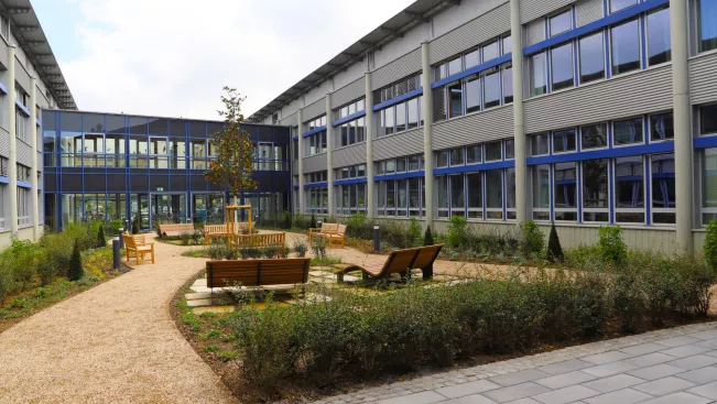 Barockgarten im Fruehling StA 20250425 Foto Juri Kuestenmacher 02.JPG