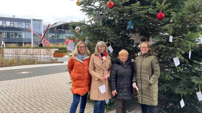 2025-11-27 Wunschbaum Start StA 4b Foto Daniela Greulich