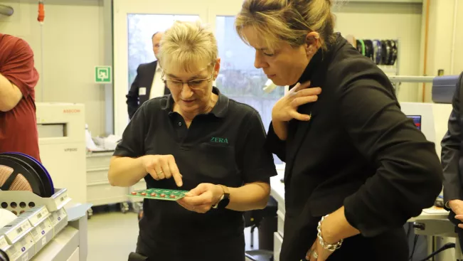 Unternehmensbesuch ZERA mit Mona Neubaur 2026-03-13_Foto H-BRS (8)